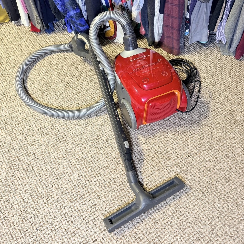Electrolux Oxygen Canister Vacuum Cleaner Red Silent Air HEPA EL7062 Hungary
